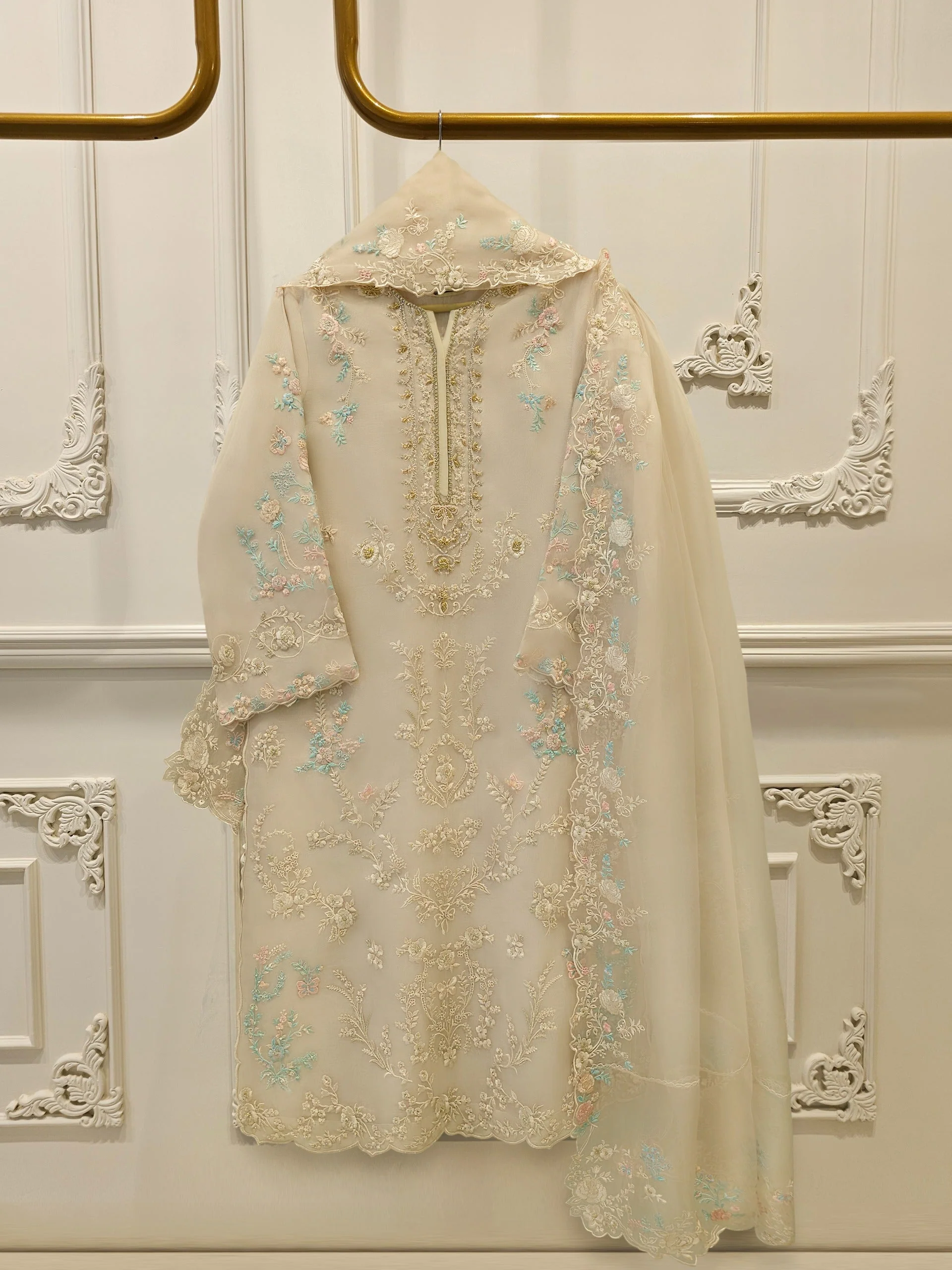 Agha Noor S114277 Eid Prets 2026