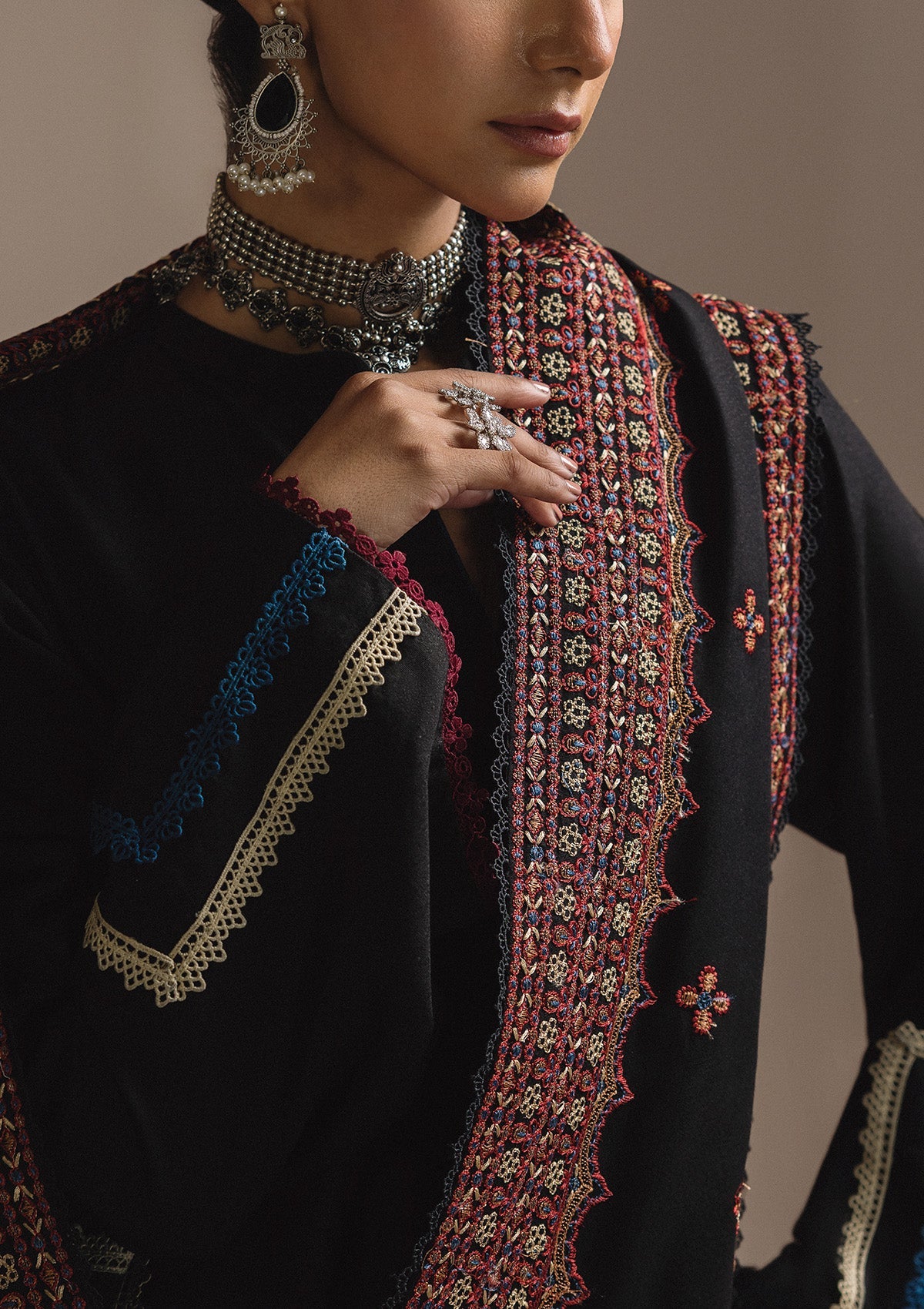 AIK Atelier Karandi Look 02 Aik Roz Karandi 2025 - Image 2