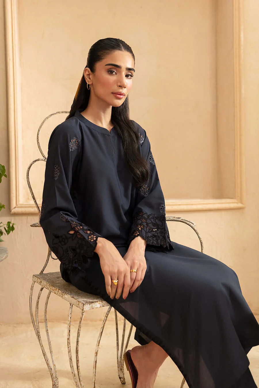 Azure Grey Glamour Chic Essentials 2025 - Image 2