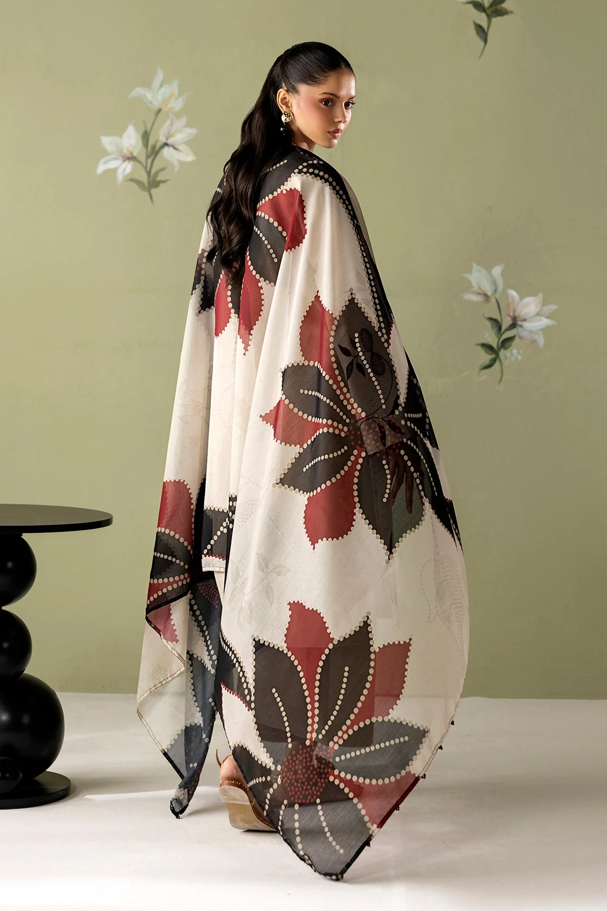 Baroque UF-4418 Summer Lawn Collection 2026 - Image 2