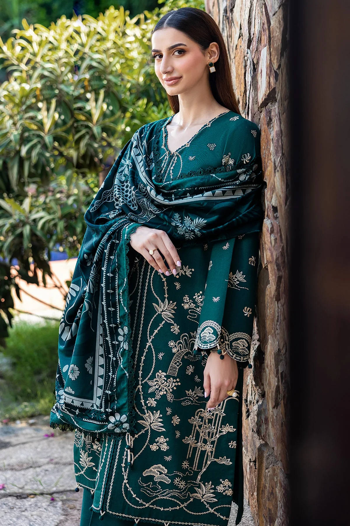 Farahsa Viona Fall Winter Collection 2025 - Image 2