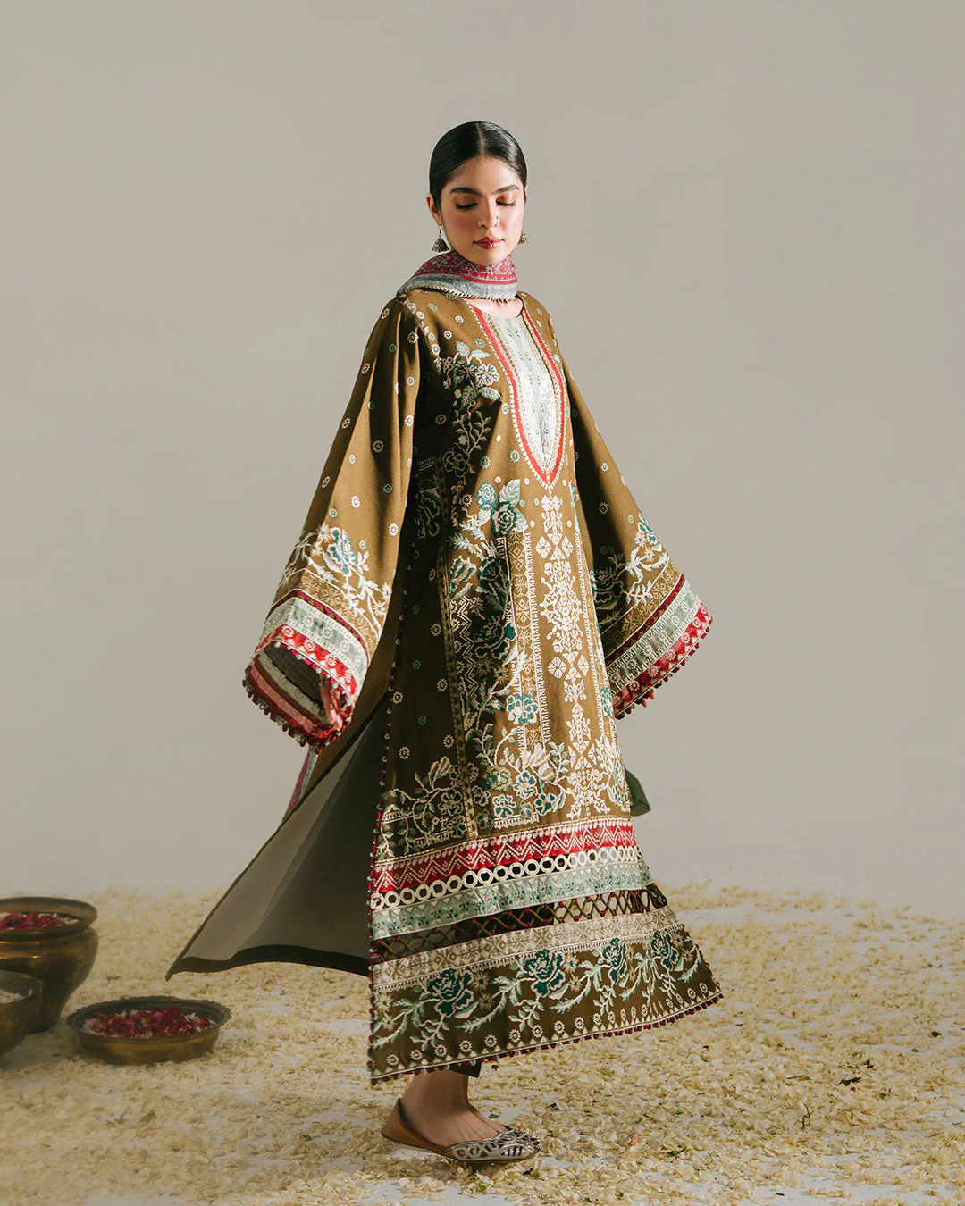 Fiona Hinaaz Jeevan Luxury Karandi Collection 2025 - Image 2