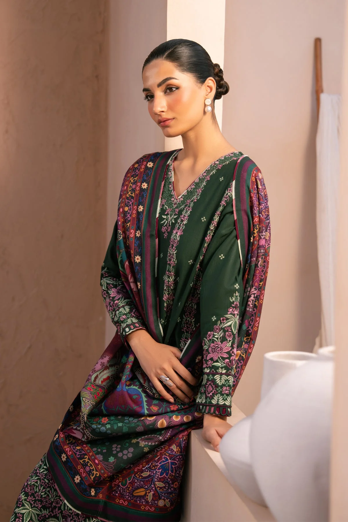 Iznik Anya Rang E Khizaan 2025 - Image 2