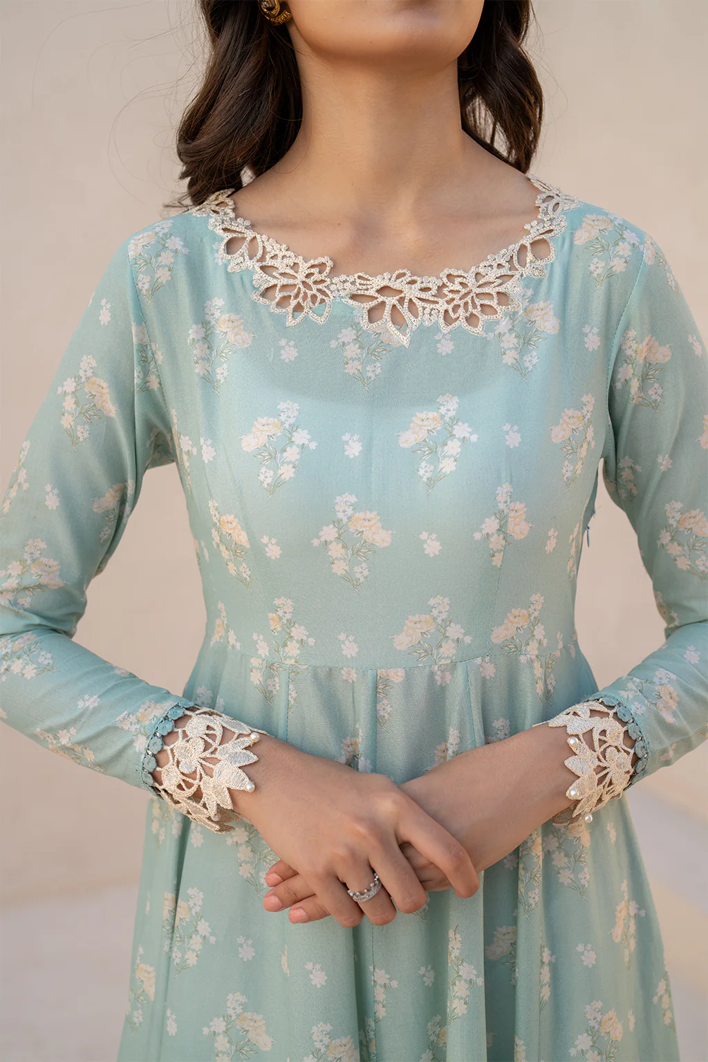 Iznik EFL-06 Festive Lawn 2025 - Image 2