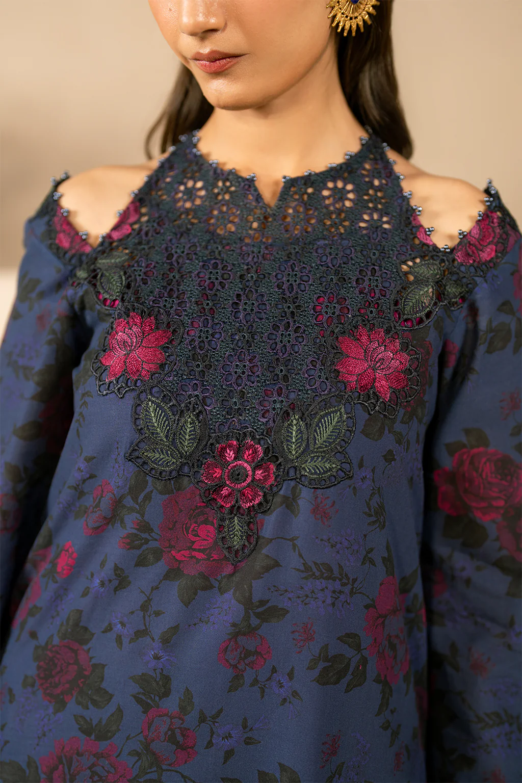 Iznik EFL-12 Festive Lawn 2025 - Image 2