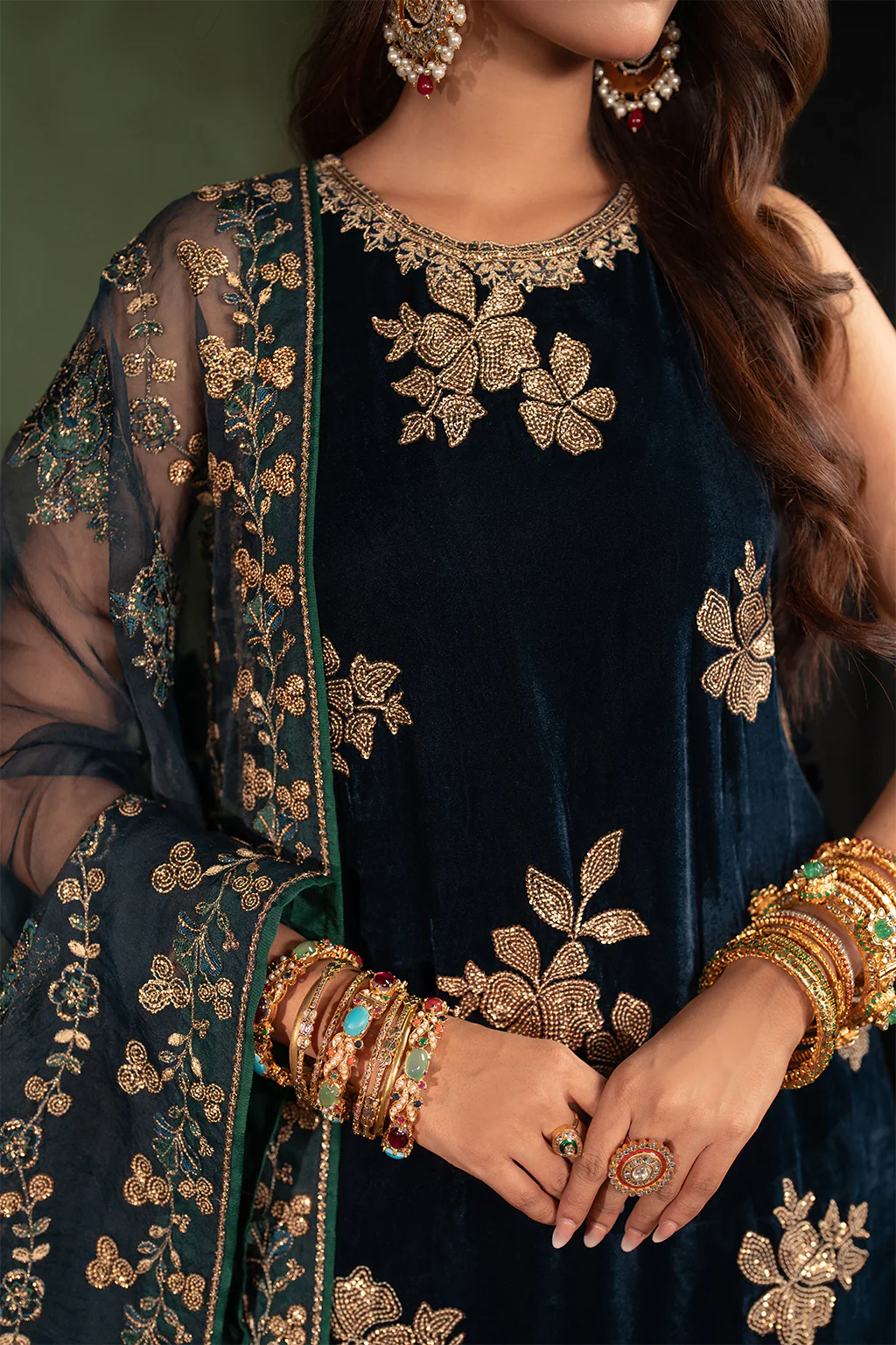 Iznik IV-51 Raagni Velvet Formals 2025 - Image 2