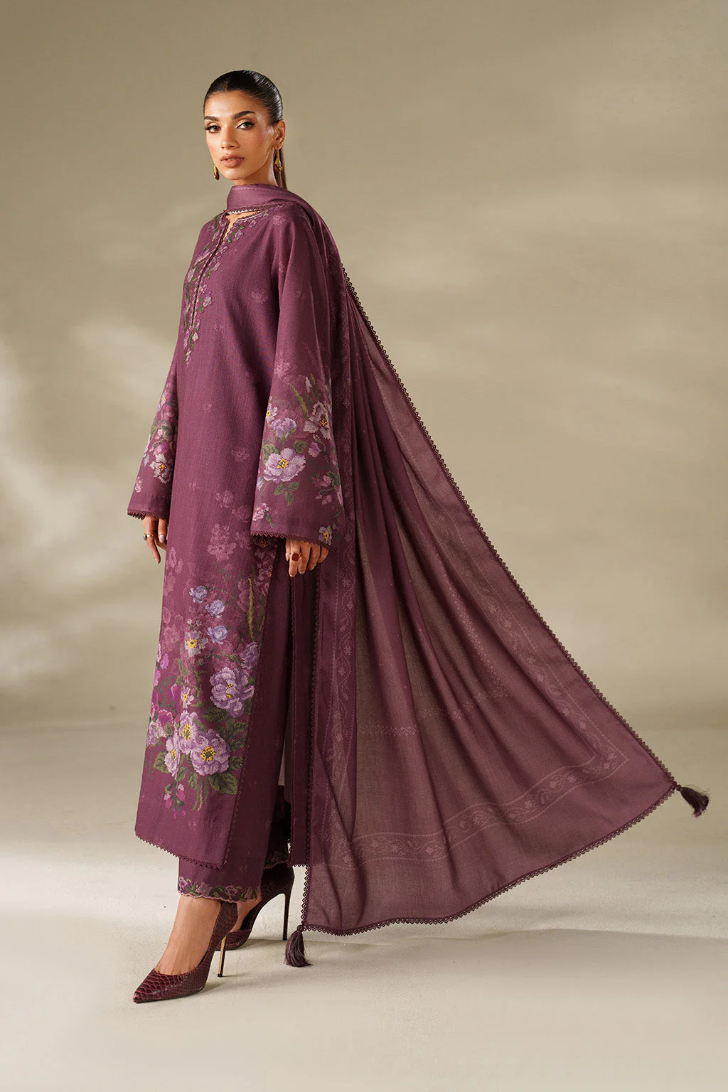 Iznik UE-566 Khaddar Edit 2025 - Image 2