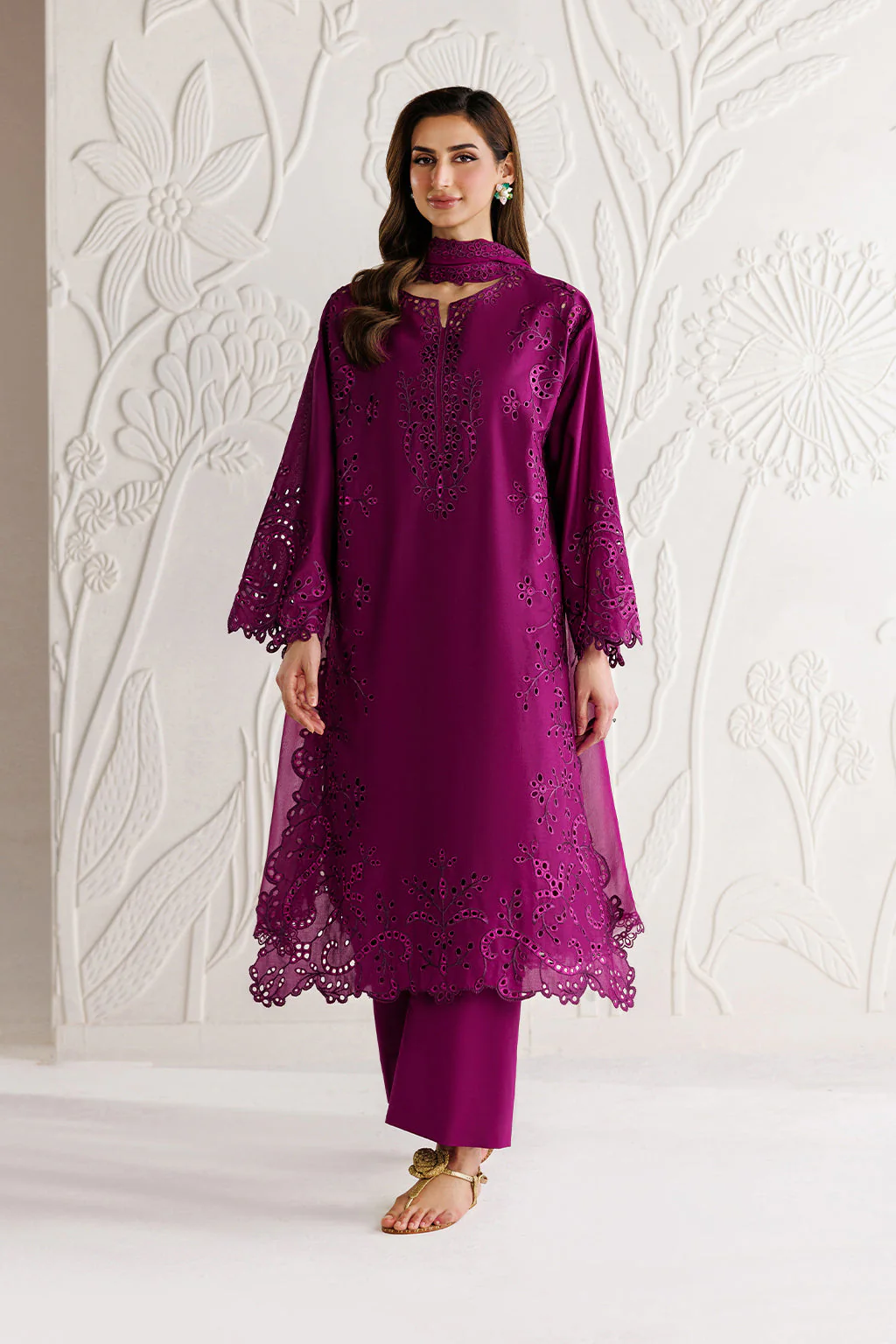 Iznik UE-678 Dyed Lawn 2026