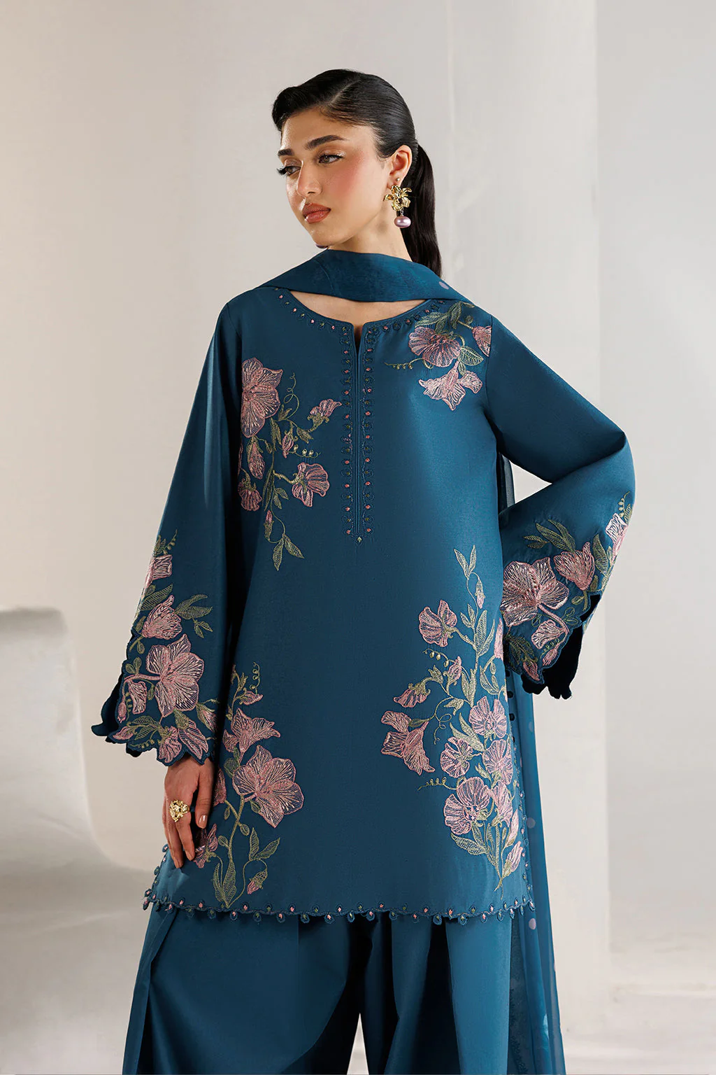 Iznik UE-690 Dyed Lawn 2026 - Image 2