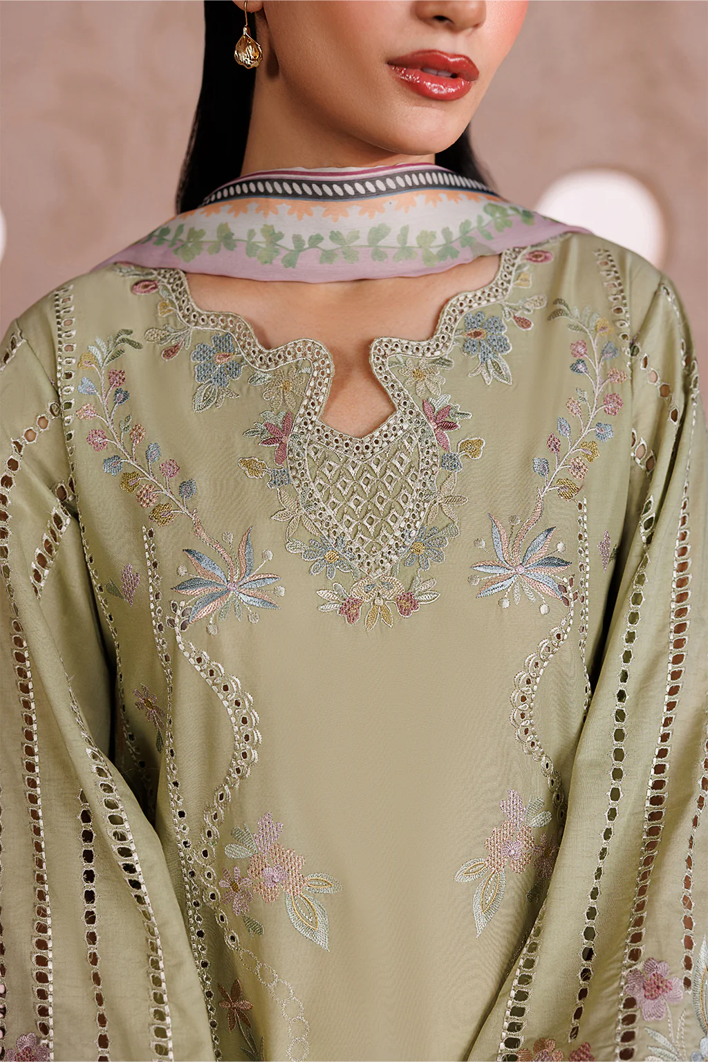 Iznik UE-698 Sunscape Lawn 2026 - Image 2