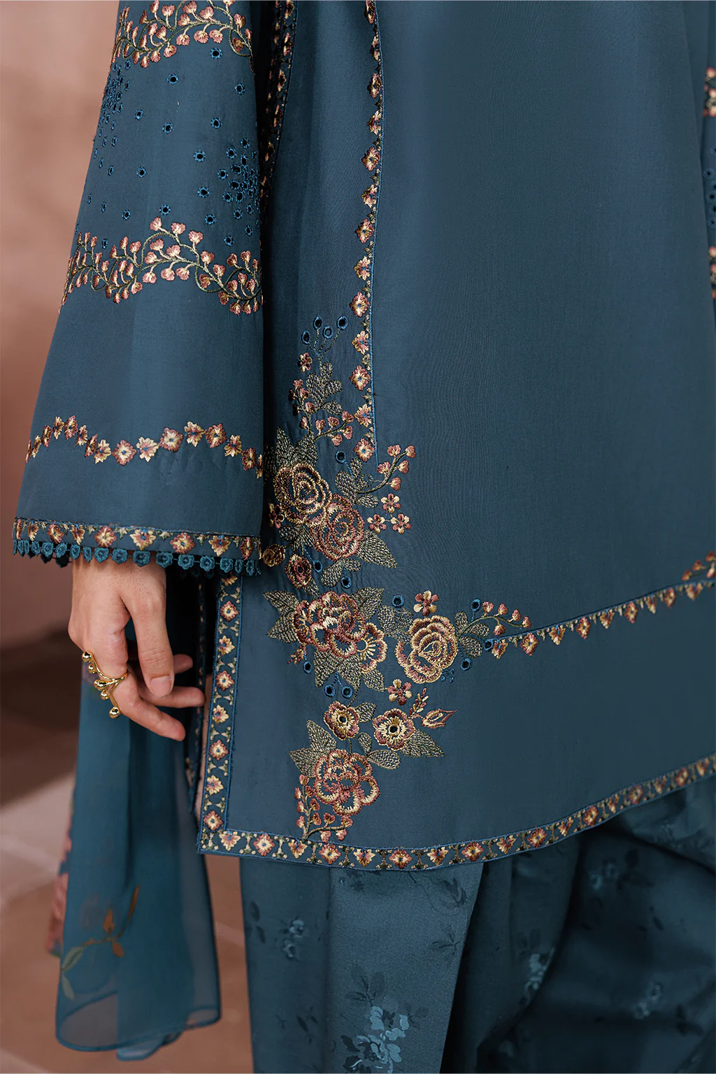 Iznik UE-701 Sunscape Lawn 2026 - Image 2