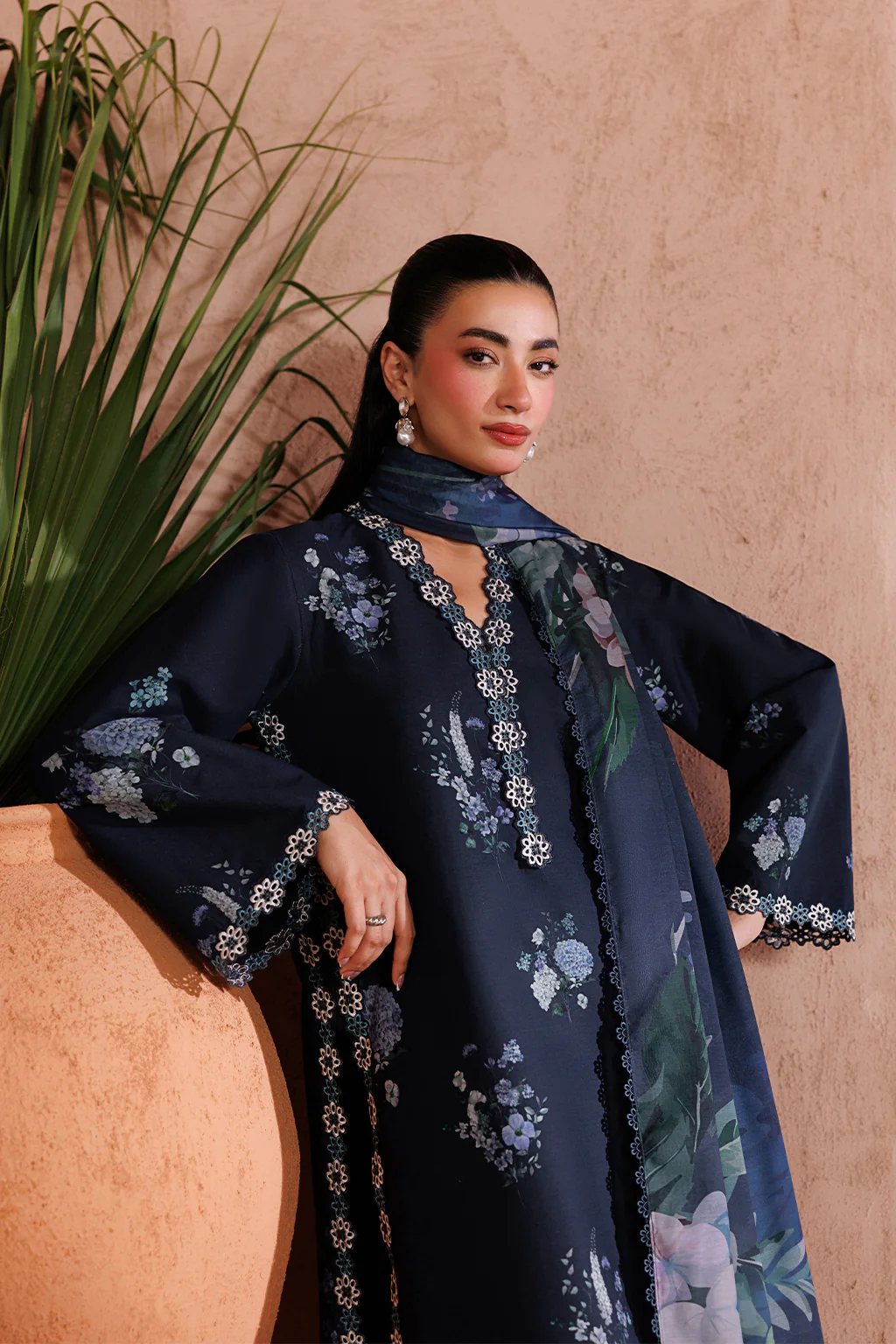 Iznik UE-713 Sunscape Lawn 2026 - Image 2