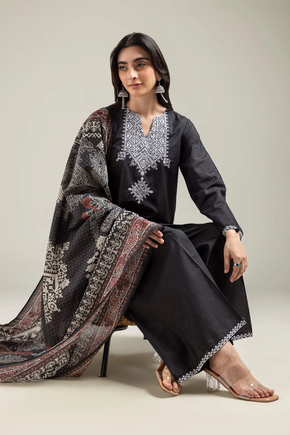 Khaadi 1-26-142-A-C-VG_MULTI Monochrome Edit 2026 - Image 2