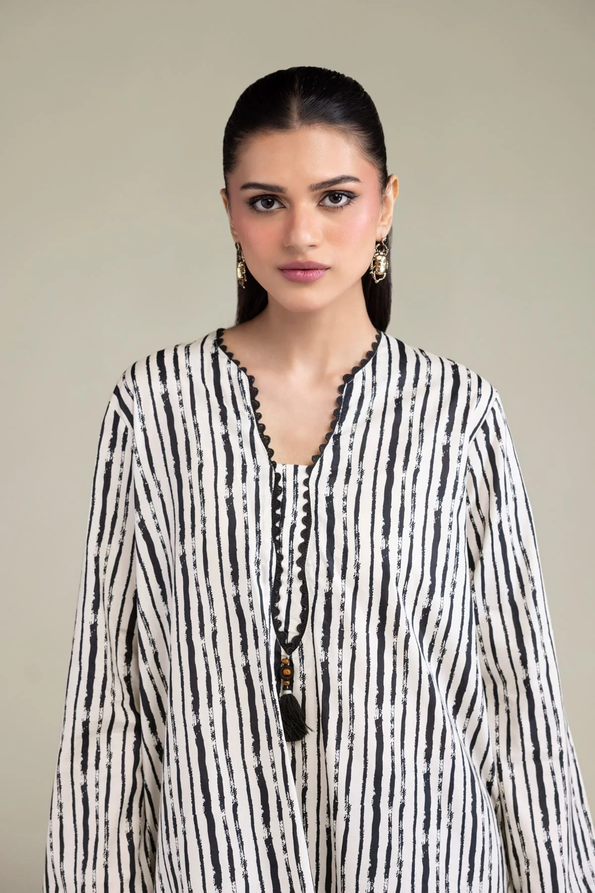 Khaadi 1-26-206-A-J1-VG_MULTI Monochrome Edit 2026 - Image 2