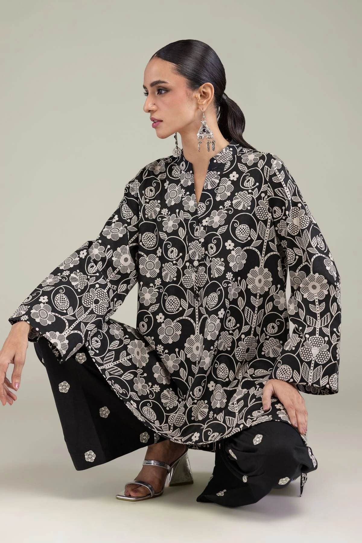 Khaadi 1-26-210-A-G1-VG_MULTI Monochrome Edit 2026 - Image 2