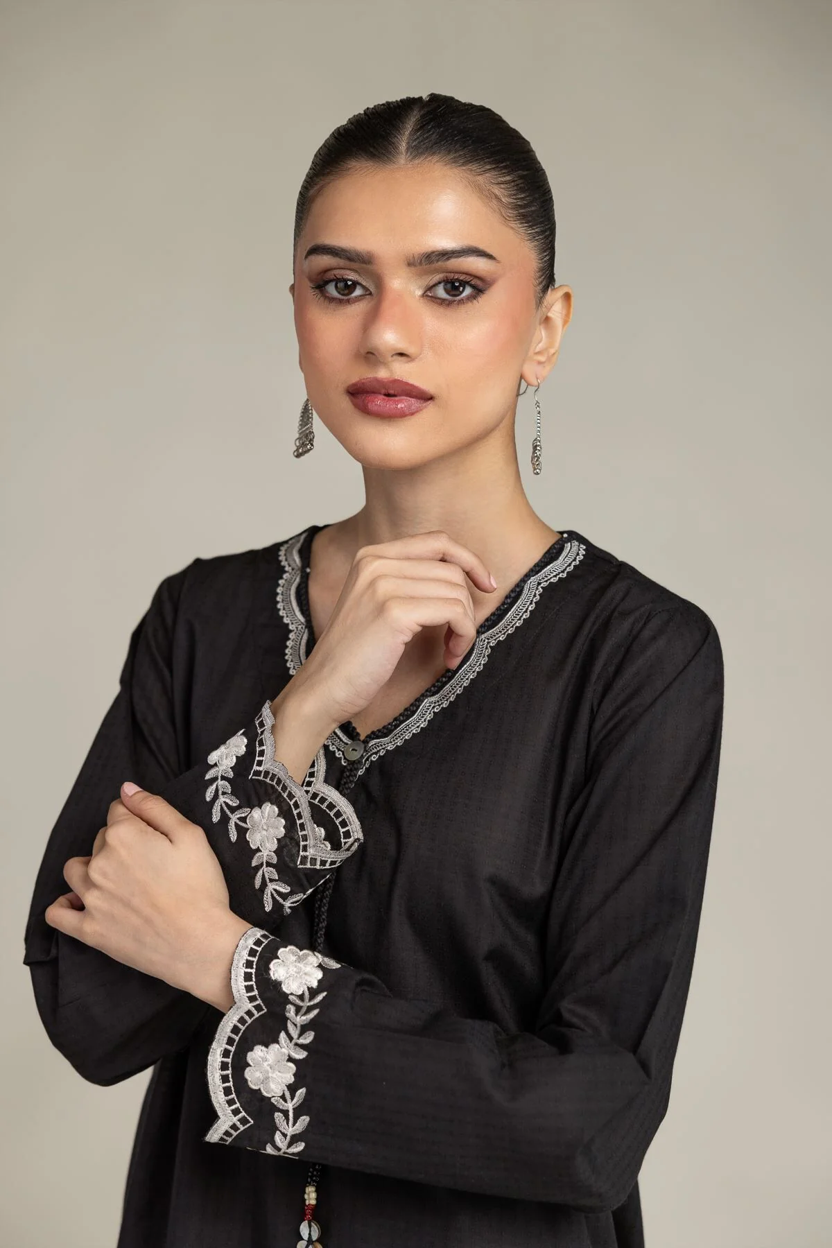 Khaadi 1-26-225-A-J1-VG_MULTI Monochrome Edit 2026 - Image 2