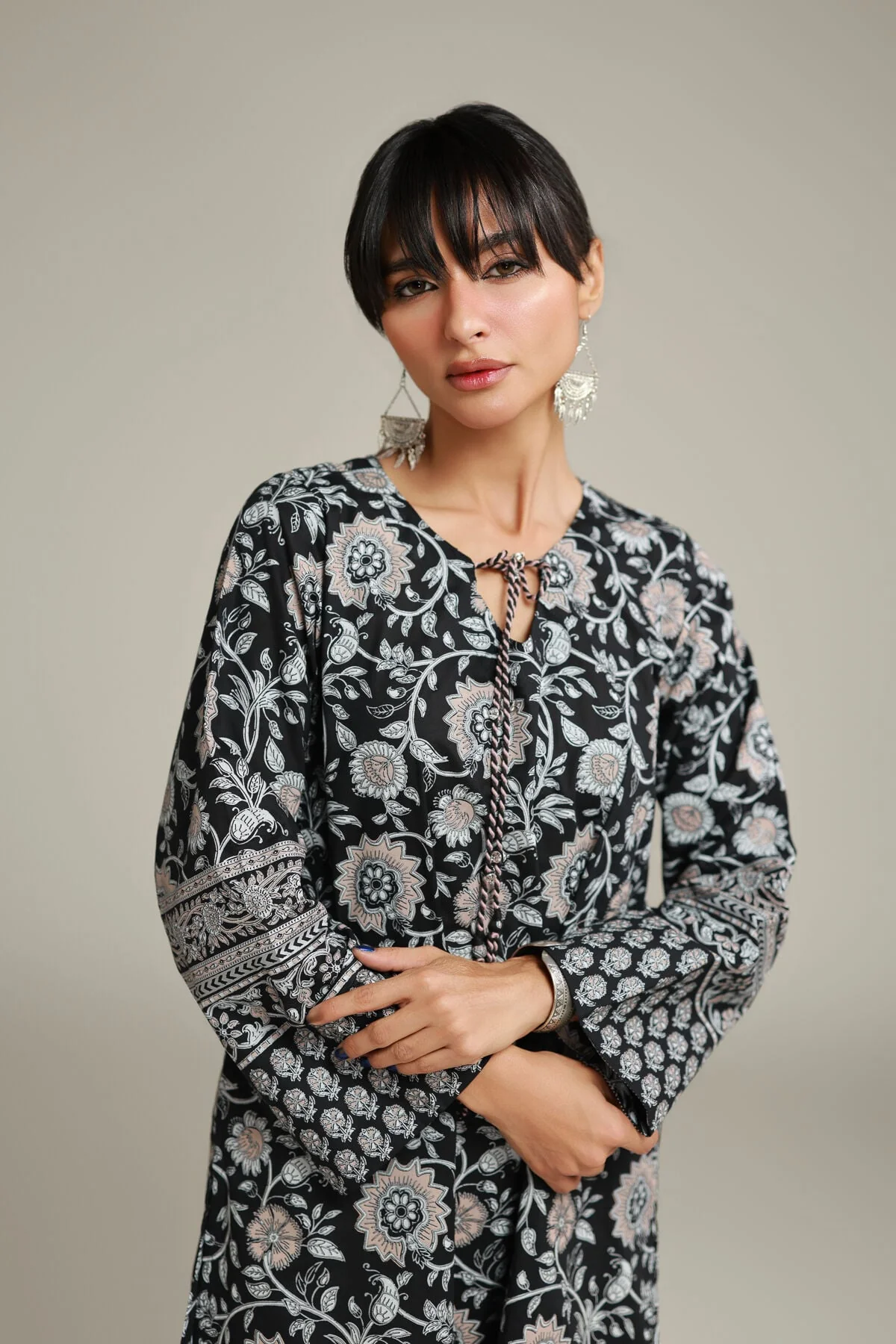Khaadi 1-26-228-A-I2-VG_MULTI Monochrome Edit 2026 - Image 2