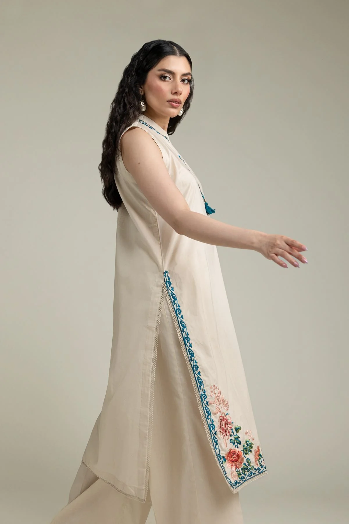 Khaadi 1-26-231-A-J1-VG_MULTI Monochrome Edit 2026 - Image 2