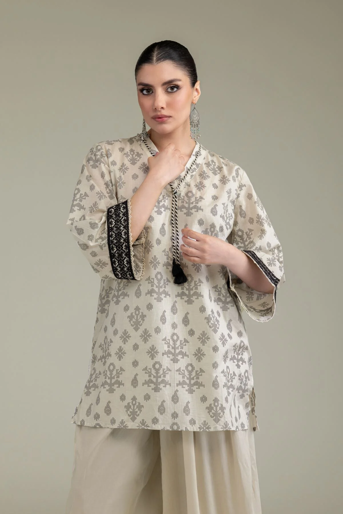Khaadi 1-26-238-A-I1-VG_MULTI Monochrome Edit 2026 - Image 2