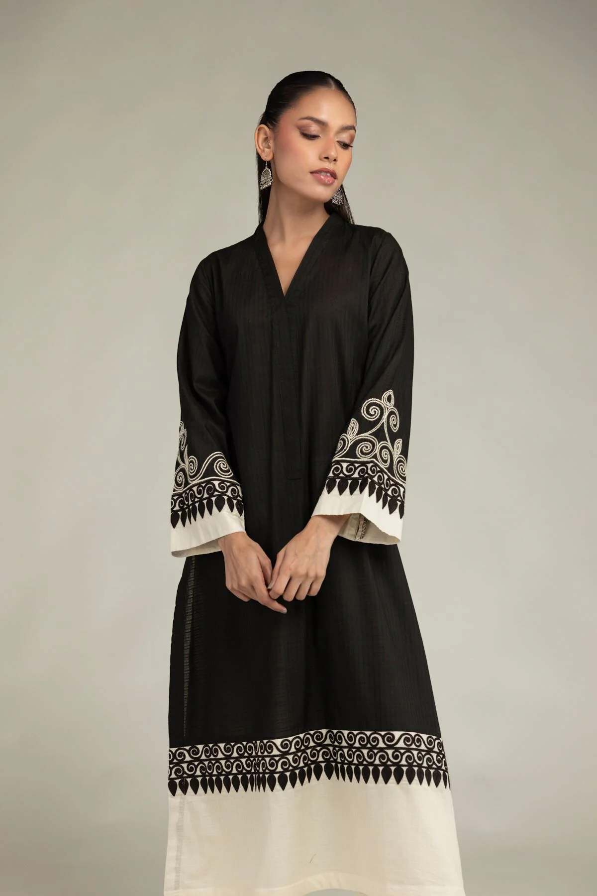 Khaadi 1-26-245-A-I1-VG_MULTI Monochrome Edit 2026 - Image 2