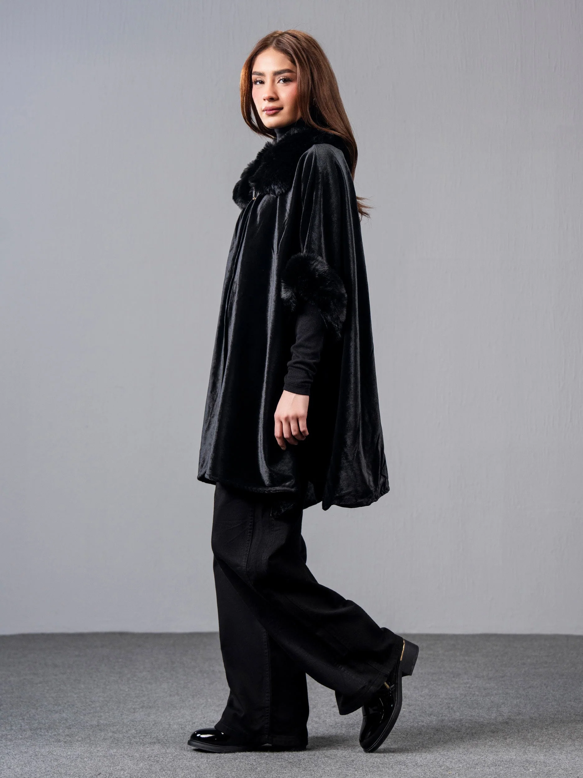 Limelight R5006CP-FRE-034-VelvetCape Cape  2025 - Image 2