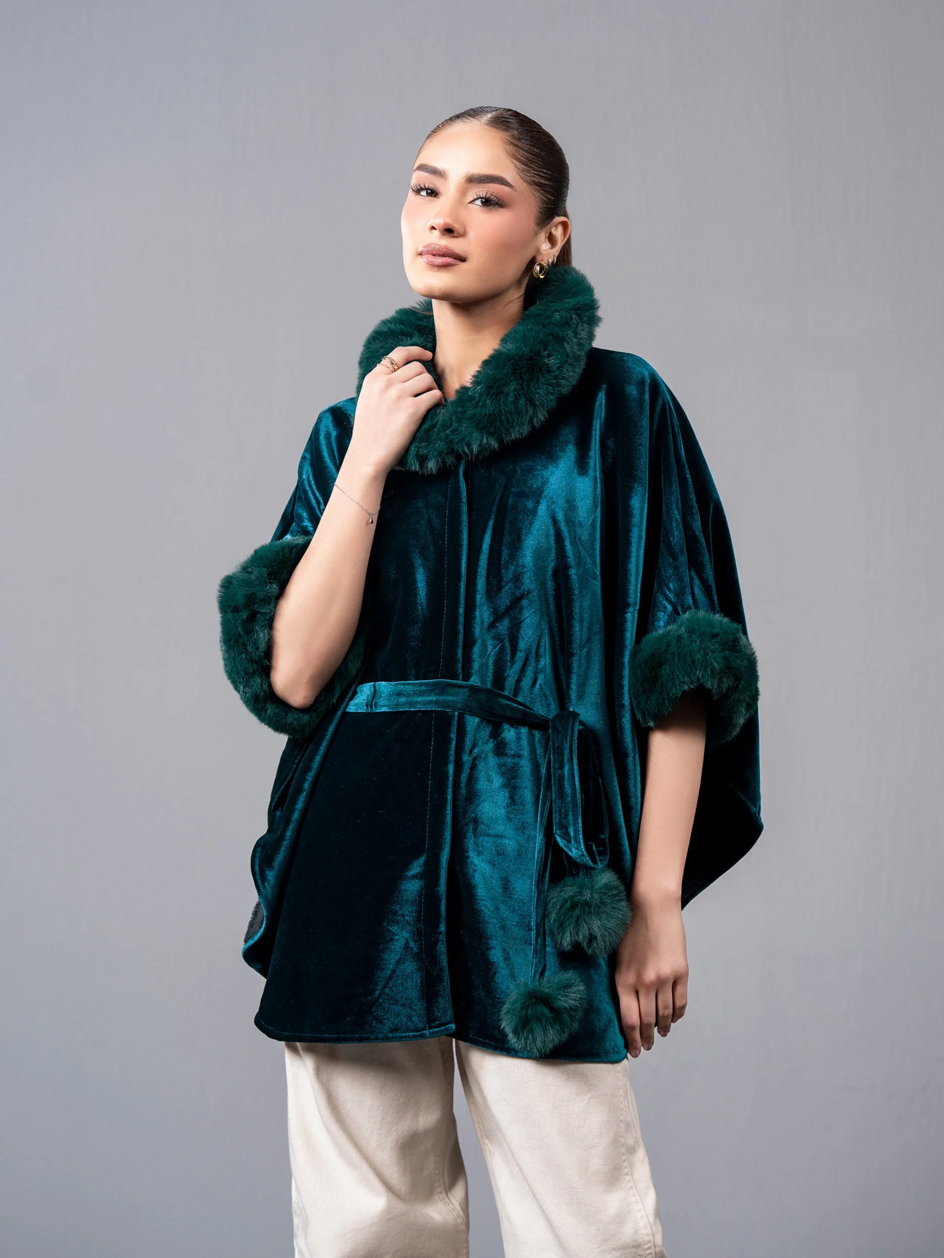 Limelight R5008CP-FRE-256-VelvetFurCape Cape 2025