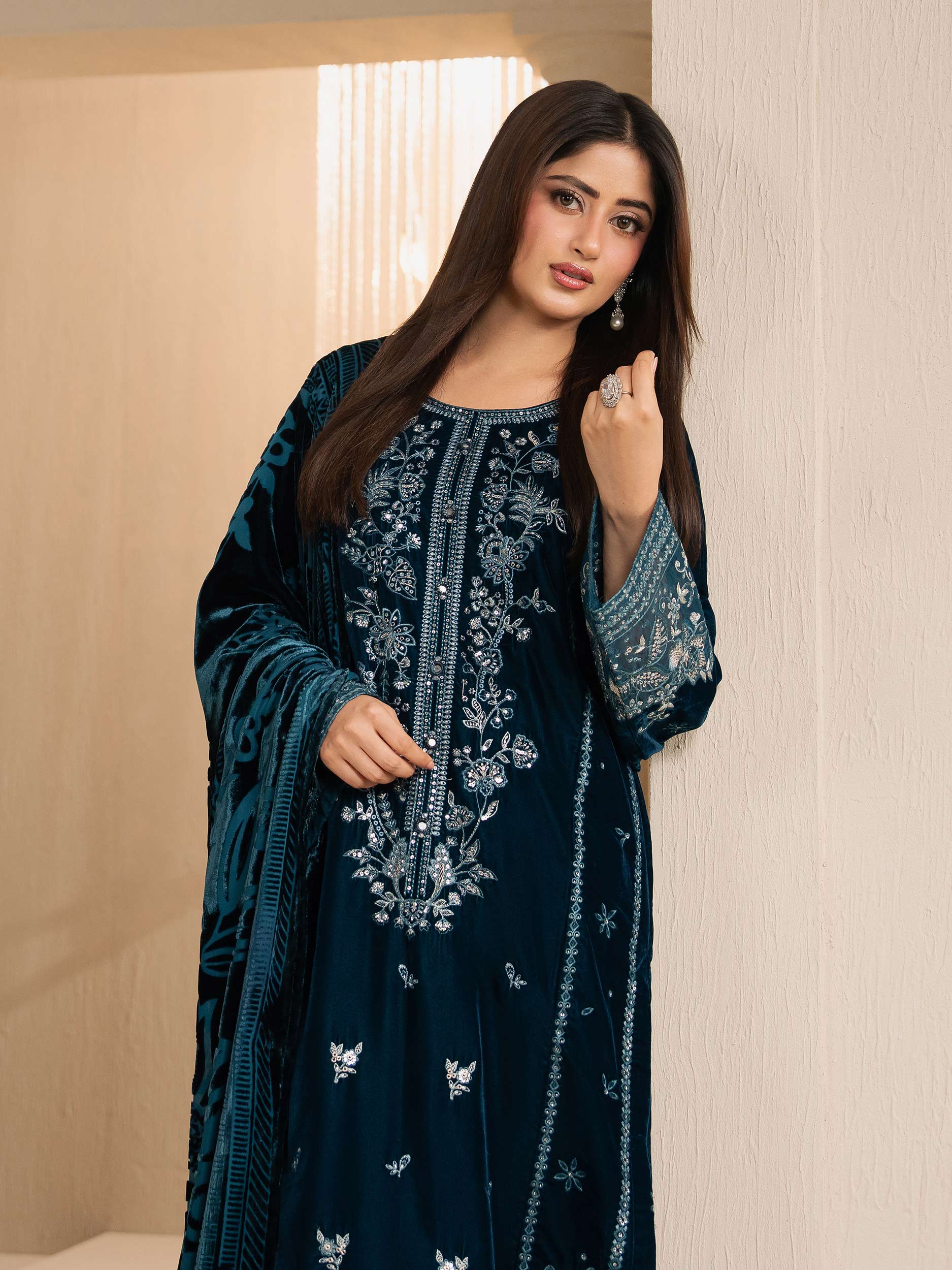 Limelight U4368SU-3PC-256 Winter Embroiderd Collection 2025 - Image 2