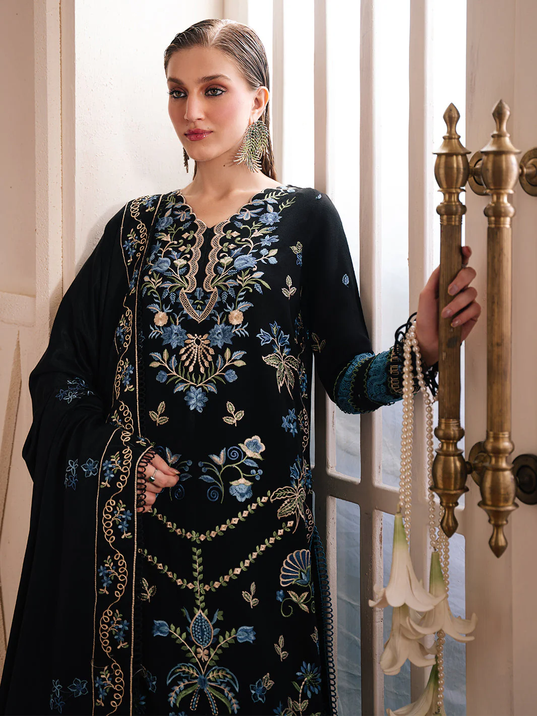Mahnur  SG-011 | 3 PC Karandi Winter Collection 2025 - Image 2