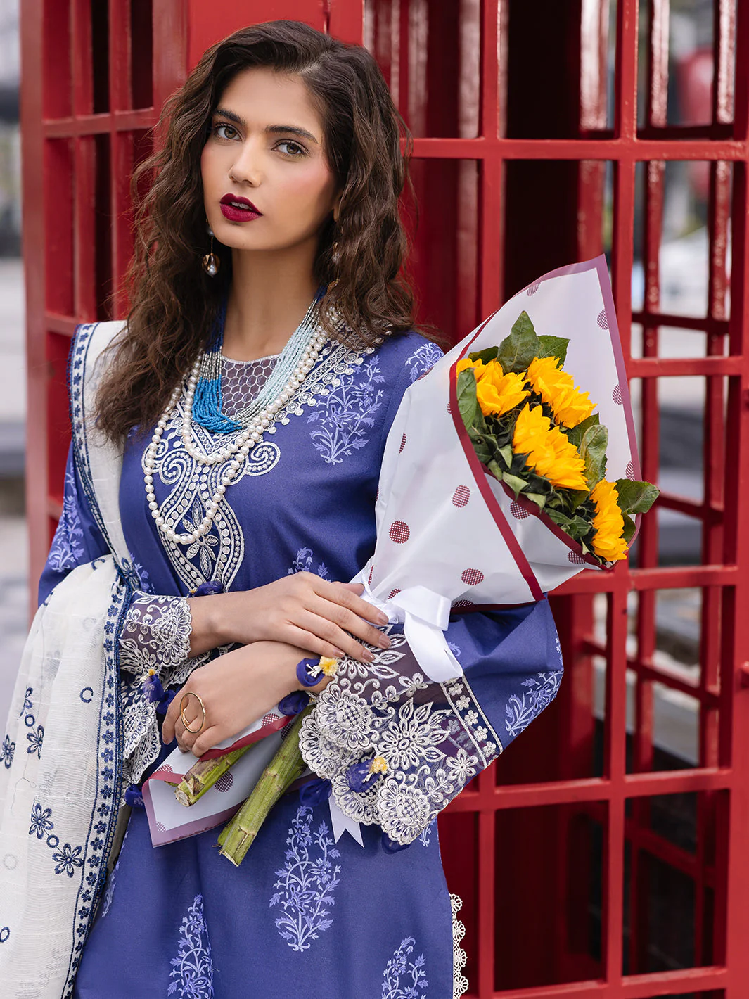 Mahnur Tulip Broadway Luxury Lawn 2025 - Image 2