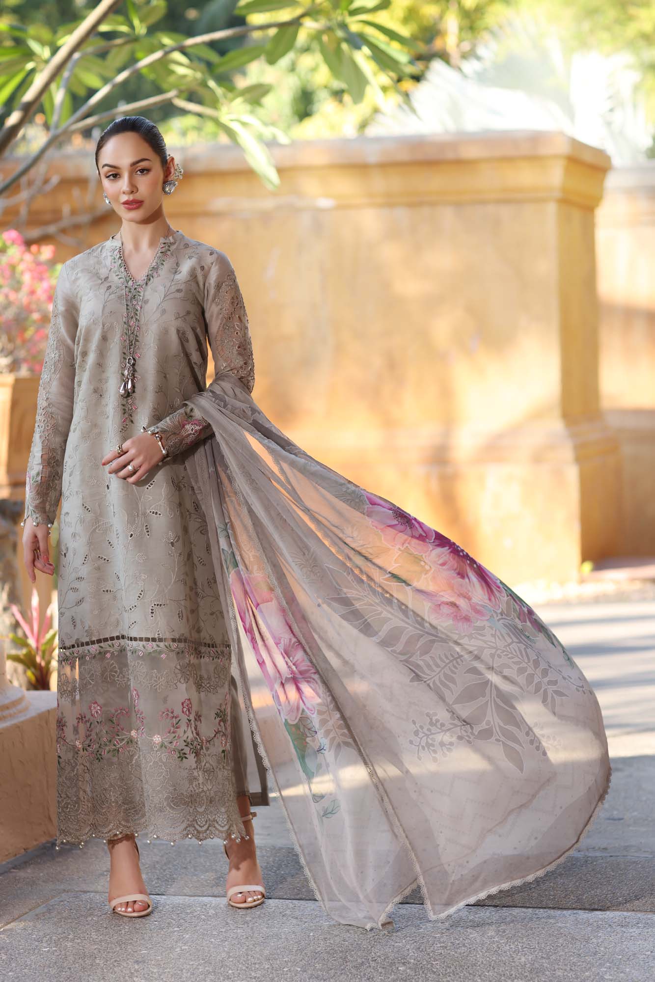 Saadia Asad D1-B Noor Eid Luxury Laserkaari 2025