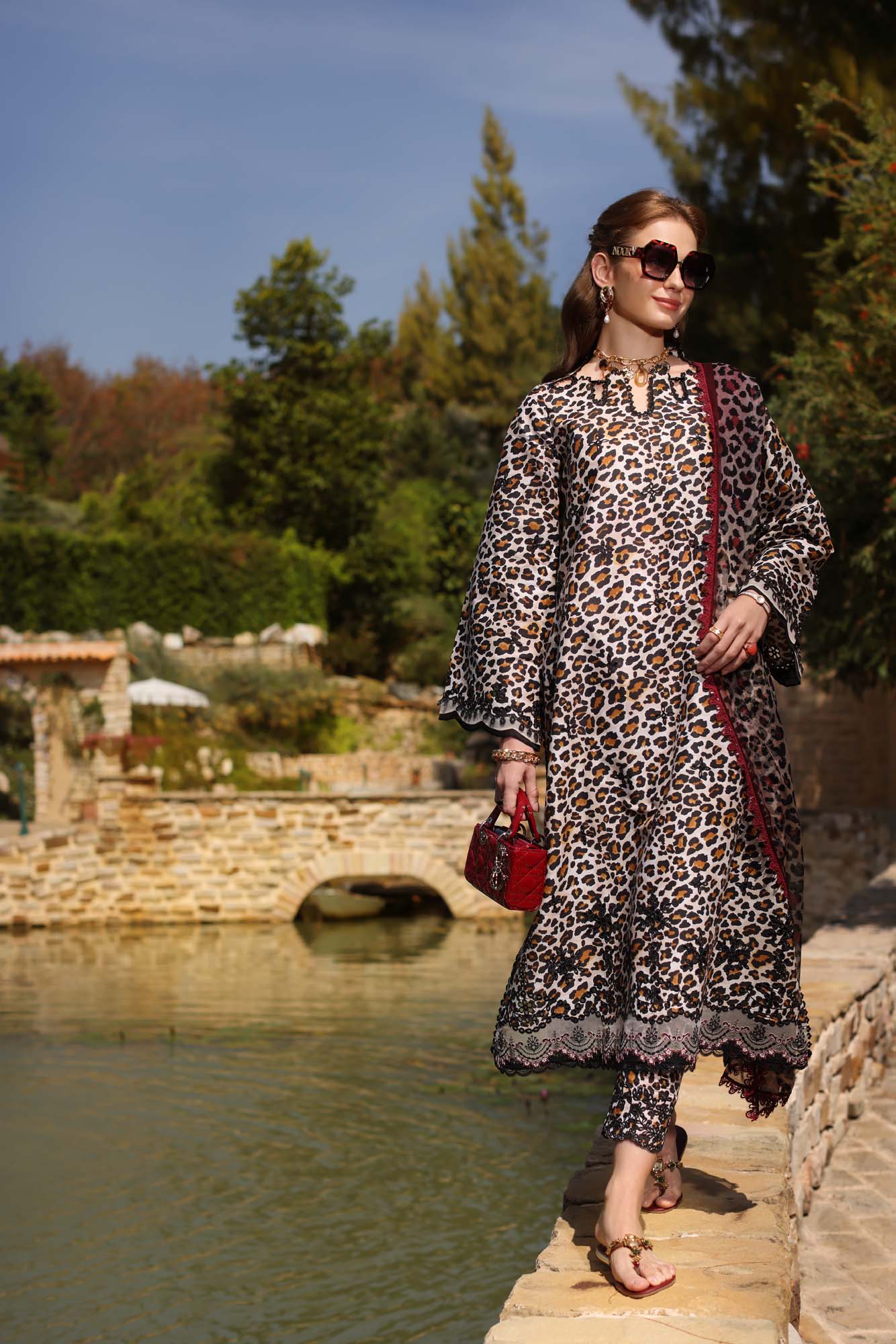Saadia Asad D2-B Noor Luxe Chikankaari 2025 - Image 2