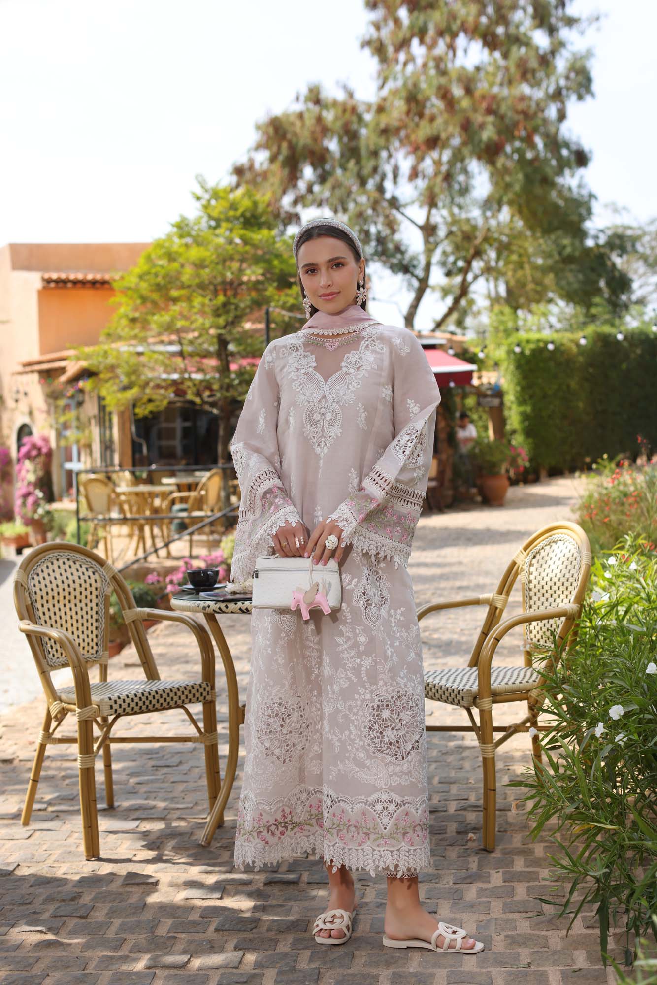 Saadia Asad D4-A Noor Luxe Chikankaari 2025 - Image 2