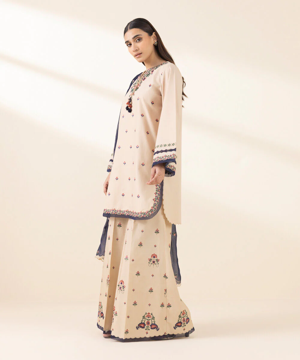 Sapphire 0U3PEST25V28 3 Piece Embroidered Lawn Suit Statement Eid 1 2025 - Image 2
