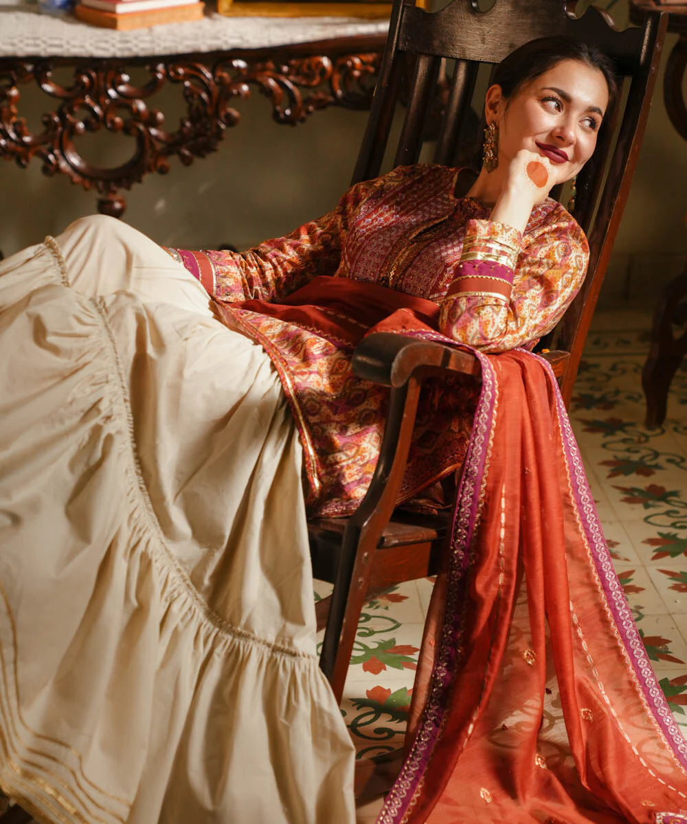 Sapphire U3PESG25V251 3 Piece Embroidered Lawn Suit Signature Eid 1 2025 - Image 2