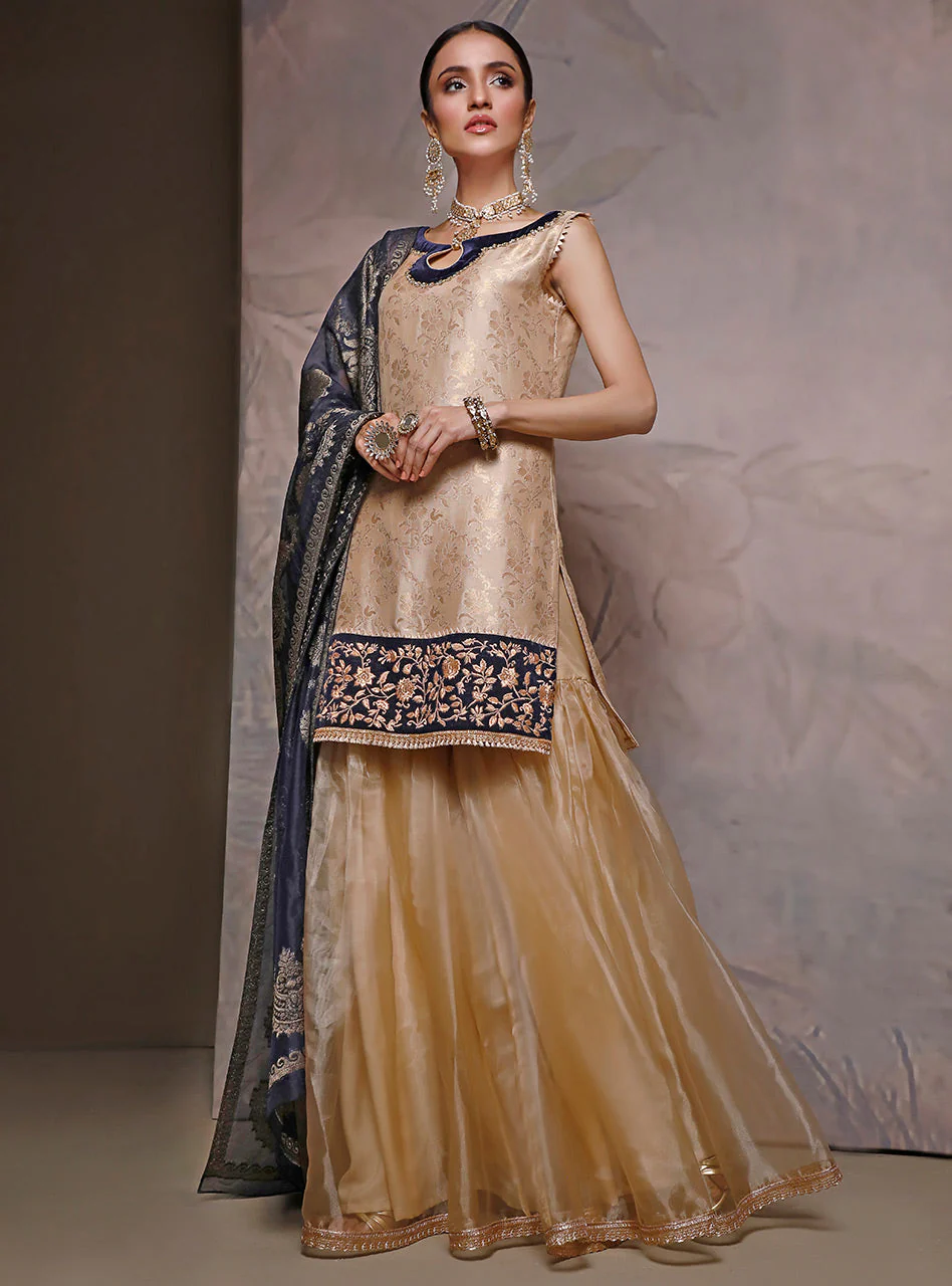 Zainab Chottani A Blonde Coal Semi Formals 2025