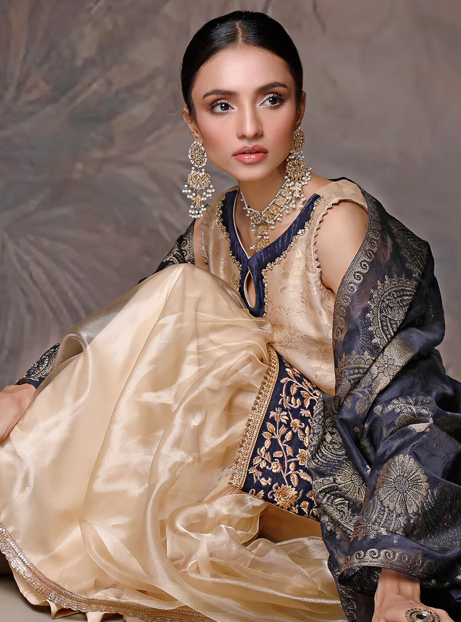 Zainab Chottani A Blonde Coal Semi Formals 2025 - Image 2