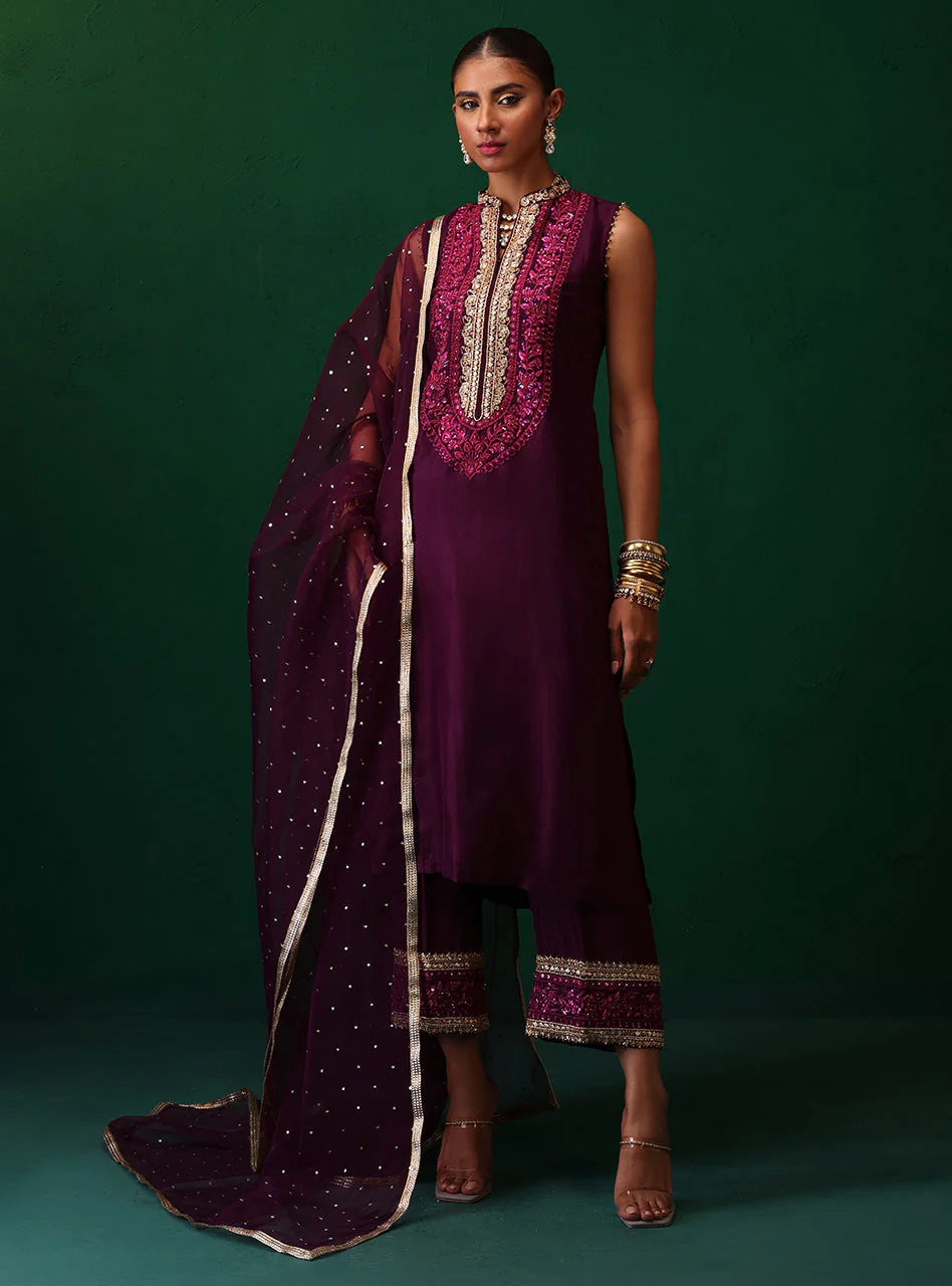 Zainab Chottani Amyra Semi Formals 2025